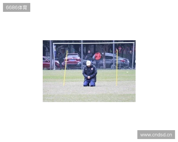 帽子上用中文写着努力、忍耐、牺牲,张外龙:是我作为教练的哲学 帽子上用中文写着努力、忍耐、牺牲,张外龙:是我作为教练的哲学